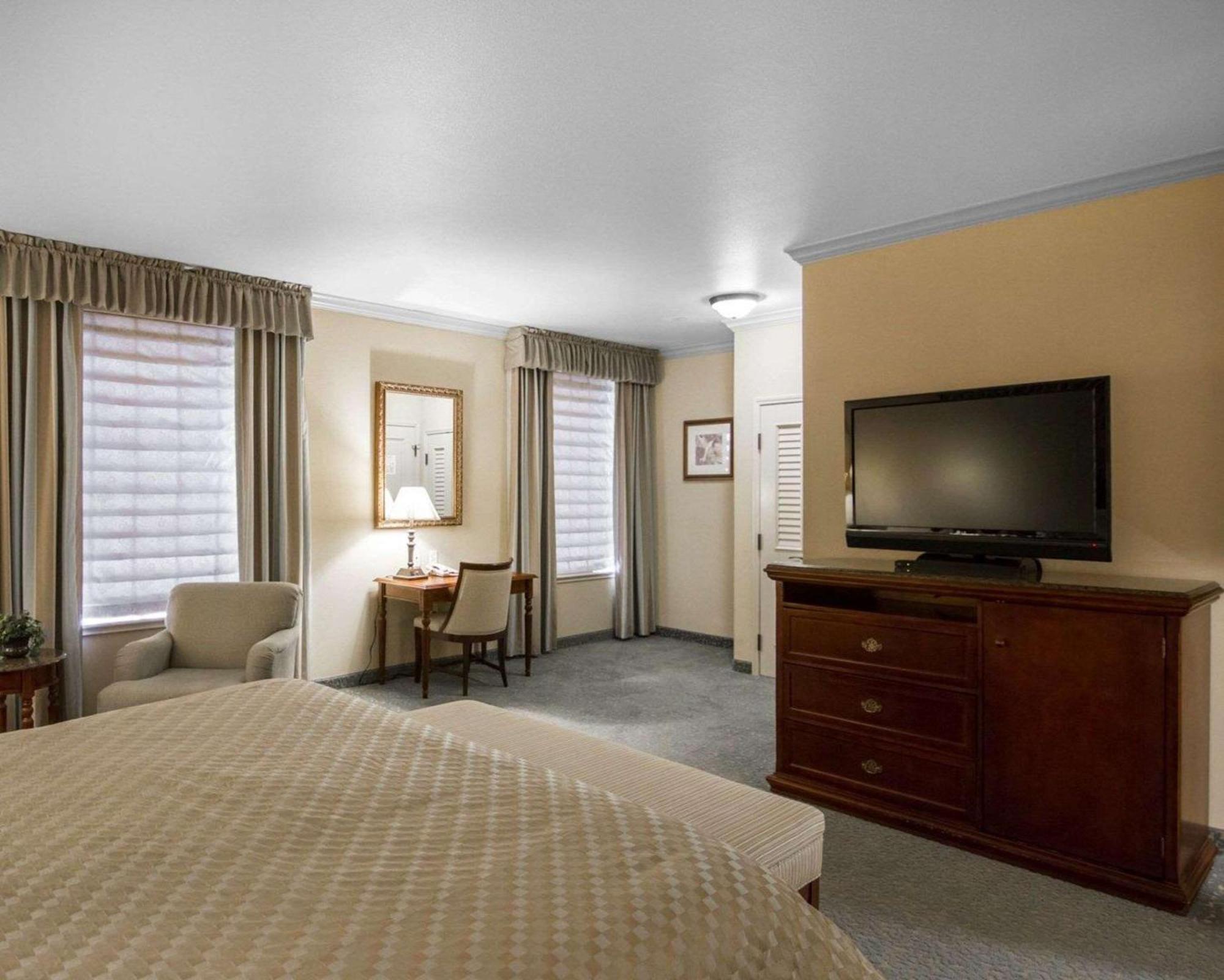 Liberty Hotel, Ascend Hotel Collection Cleburne Bagian luar foto