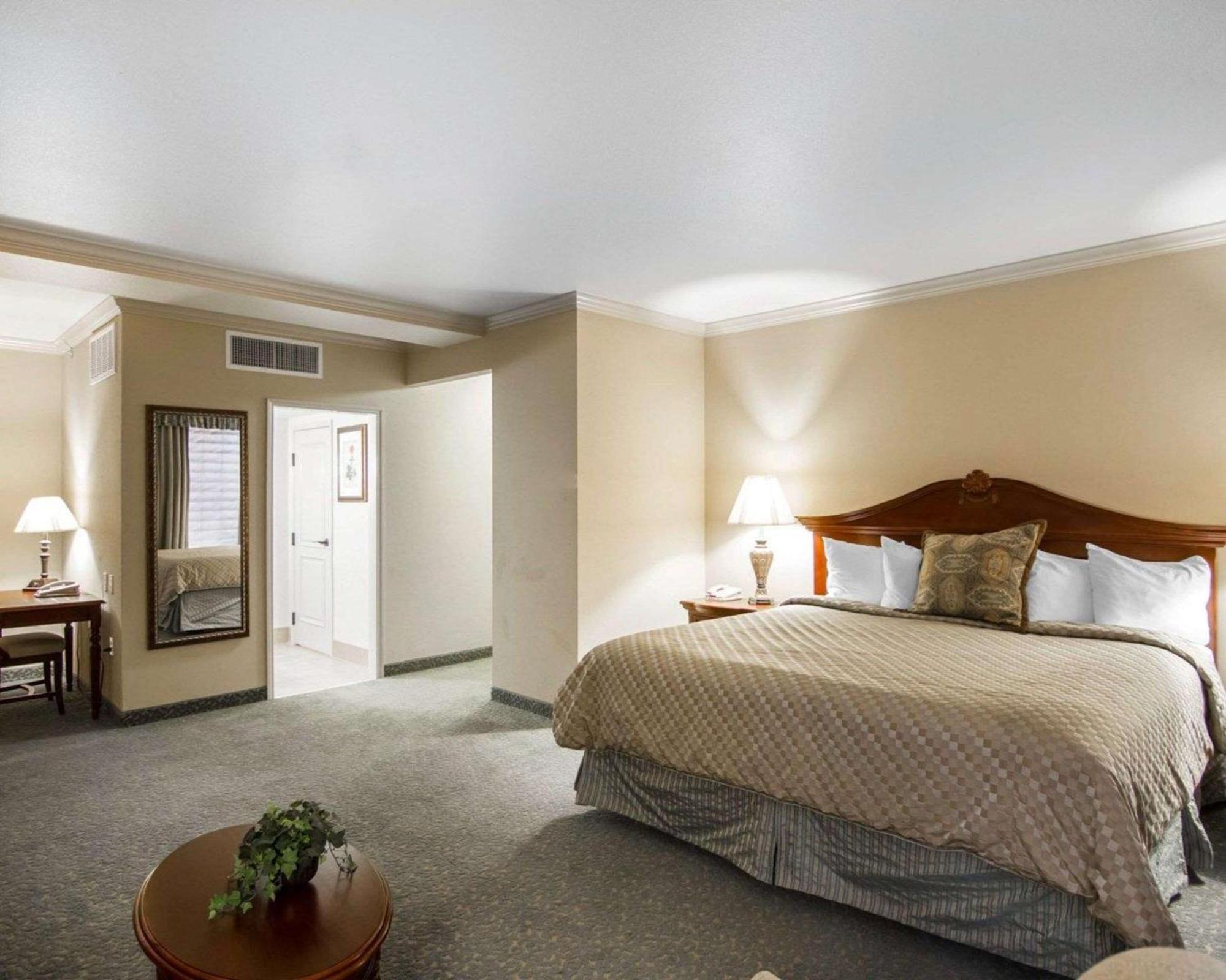 Liberty Hotel, Ascend Hotel Collection Cleburne Bagian luar foto