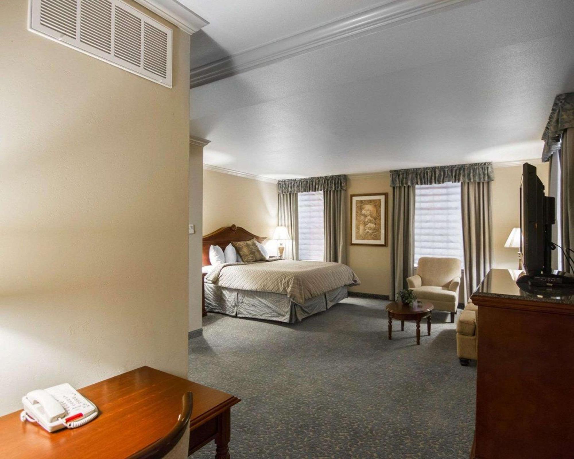 Liberty Hotel, Ascend Hotel Collection Cleburne Bagian luar foto