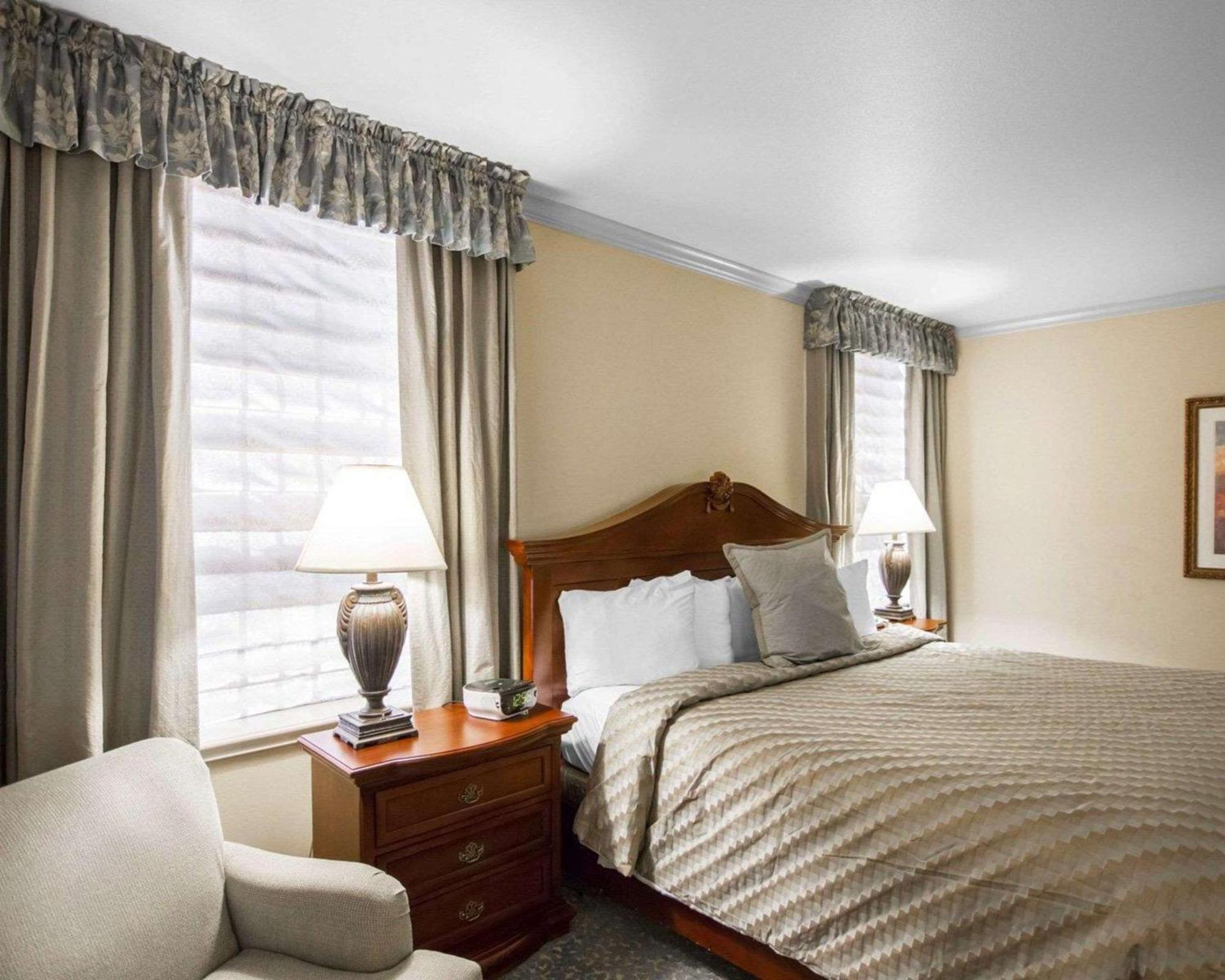 Liberty Hotel, Ascend Hotel Collection Cleburne Bagian luar foto