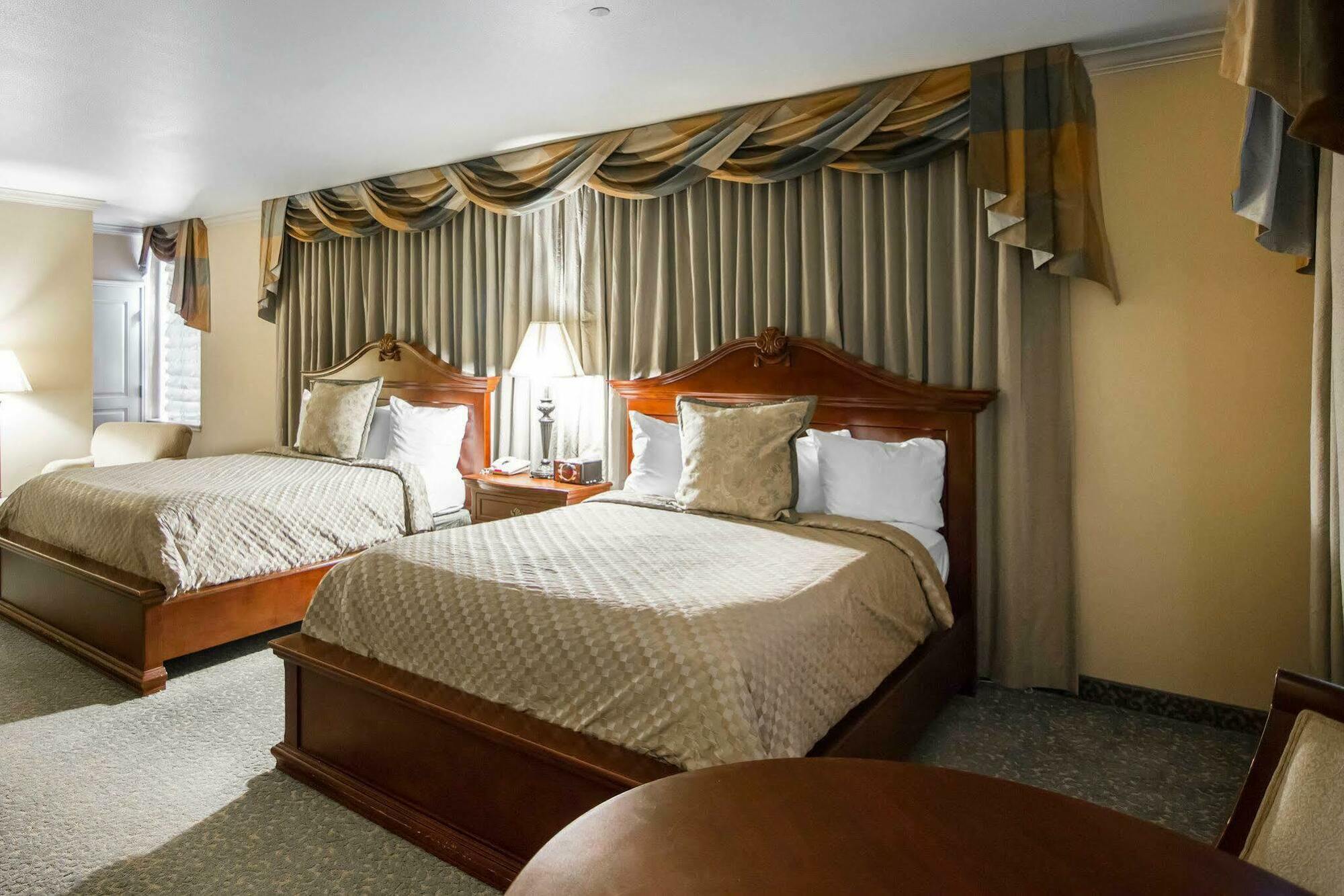 Liberty Hotel, Ascend Hotel Collection Cleburne Bagian luar foto